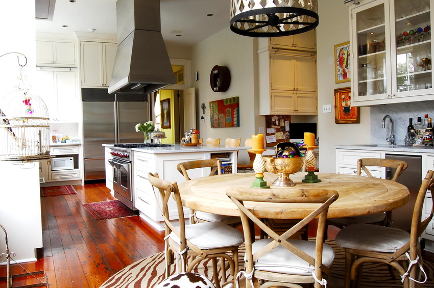 Stalo vieta virtuvėje taip pat svarbi visam interjerui. Stalo vieta virtuvėje taip pat svarbi visam interjerui.