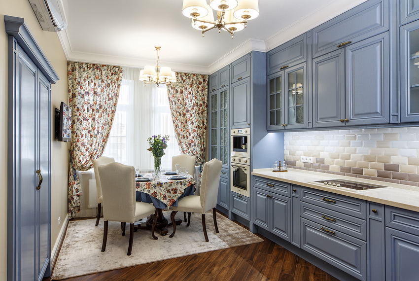 Teisingai parinktas dekoras leidžia jums sukurti vieną virtuvės kompoziciją su apvaliu stalu Teisingai parinktas dekoras leidžia jums sukurti vieną virtuvės kompoziciją su apvaliu stalu