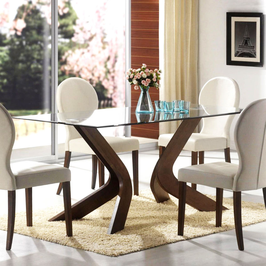 Ben til et glasbord kan være af forskellige former og lavet af træ eller metal Ben til et glasbord kan være af forskellige former og lavet af træ eller metal