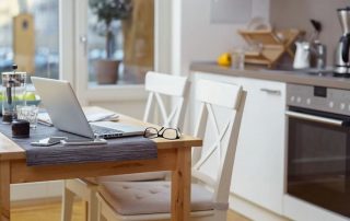 Kleiner Küchentisch für eine kleine Küche: effektive Raumoptimierung