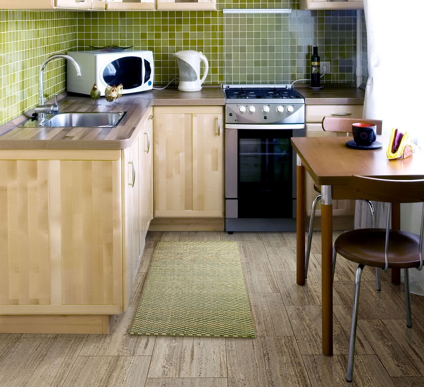 Damit die Stühle nicht viel Platz beanspruchen, wird empfohlen, Modelle zu wählen, die sich leicht unter den Tisch schieben oder zusammenklappen lassen Damit die Stühle nicht viel Platz beanspruchen, wird empfohlen, Modelle zu wählen, die sich leicht unter den Tisch schieben oder zusammenklappen lassen