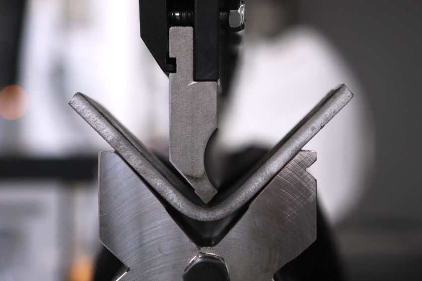 לייצור זוויות כפופות מפלדה עם צדדים שווים יש מאפיינים משלה לייצור זוויות כפופות מפלדה עם צדדים שווים יש מאפיינים משלה