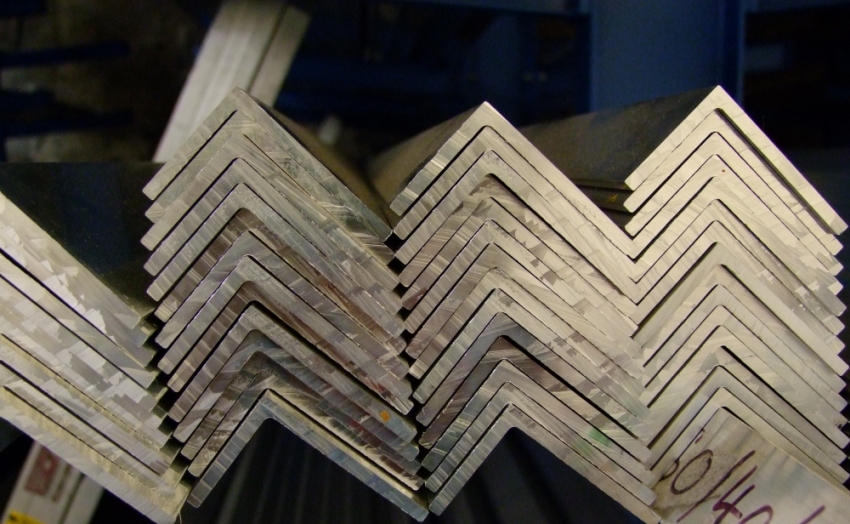 פינות מתכת לא שוות משמשות לבניית מבנים מקושתים ולחיזוק קירות פינות מתכת לא שוות משמשות לבניית מבנים מקושתים ולחיזוק קירות