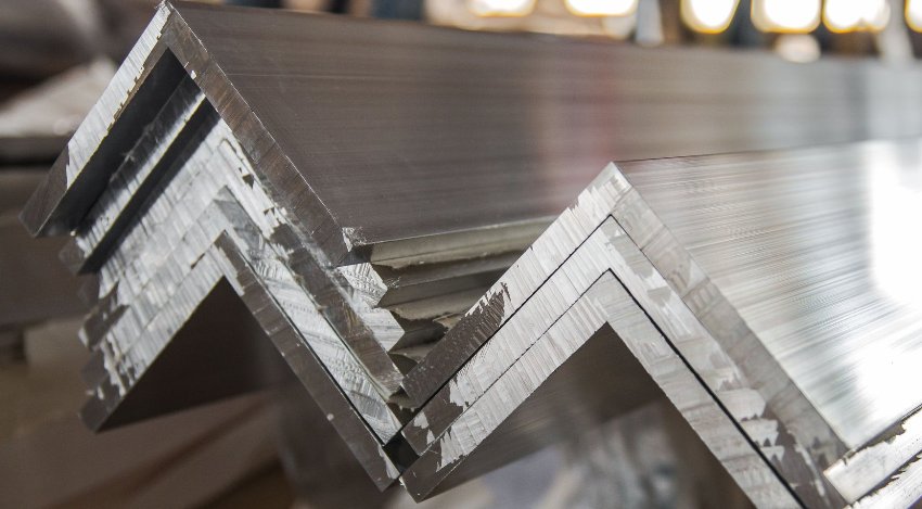 כדי לקבוע את המשקל של מטר אחד בפינה, אתה יכול להשתמש בשיטת החישוב הידנית כדי לקבוע את המשקל של מטר אחד בפינה, אתה יכול להשתמש בשיטת החישוב הידנית