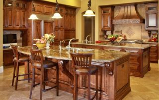 Drvene stolice za kuhinju: elegancija u skladu s praktičnošću