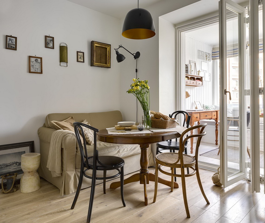 Til fremstilling af træstole er det nødvendigt at vælge træ uden mangler. Til fremstilling af træstole er det nødvendigt at vælge træ uden mangler.