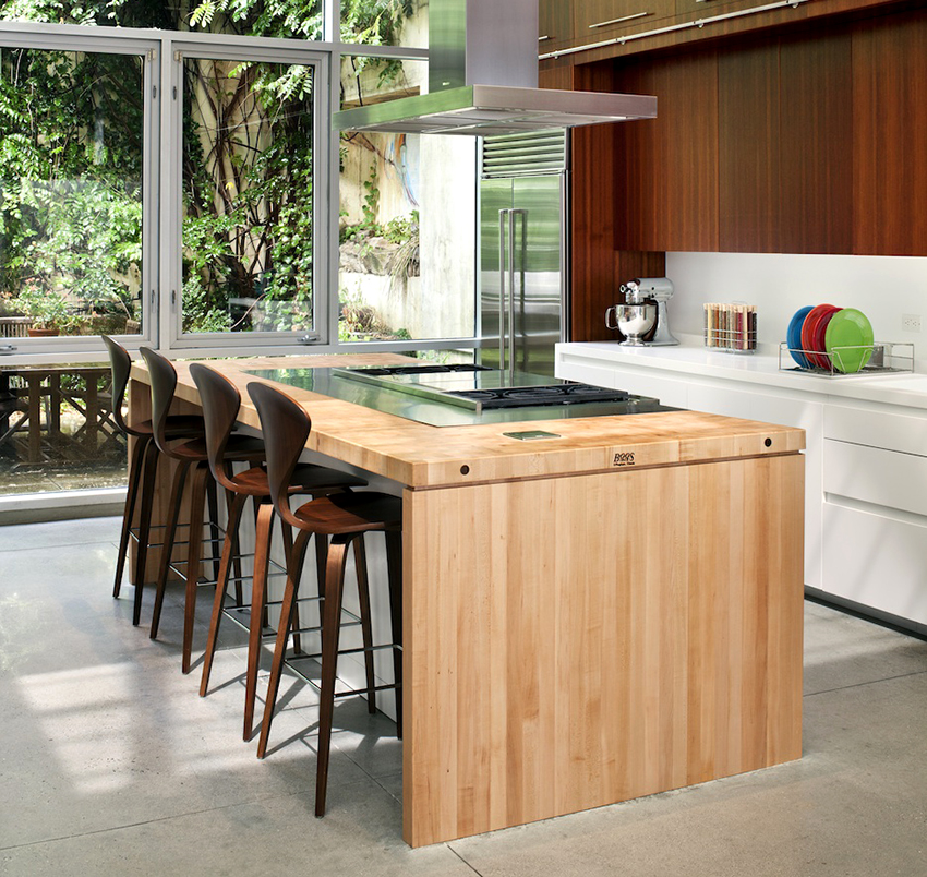 Ideelle træer til produktion af stole er bøg og eg. Ideelle træer til produktion af stole er bøg og eg.