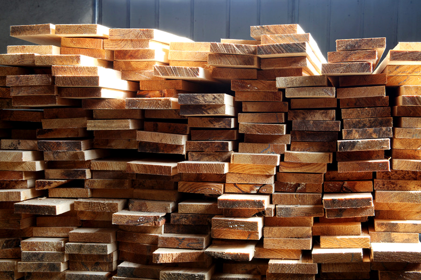 Stoltømmer skal være tørt og fri for mangler Stoltømmer skal være tørt og fri for mangler