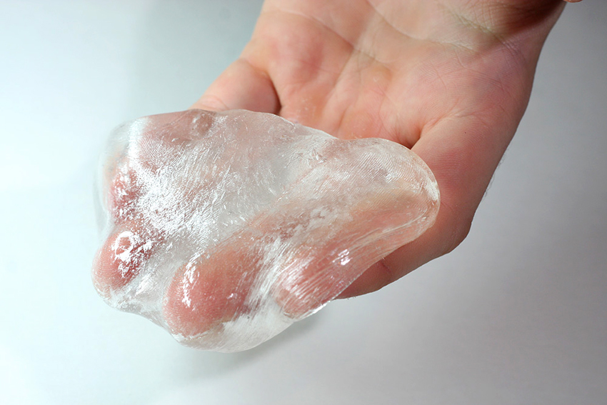 Ang likidong baso ay binubuo ng isang may tubig na solusyon ng sodium o potassium silicate Ang likidong baso ay binubuo ng isang may tubig na solusyon ng sodium o potassium silicate