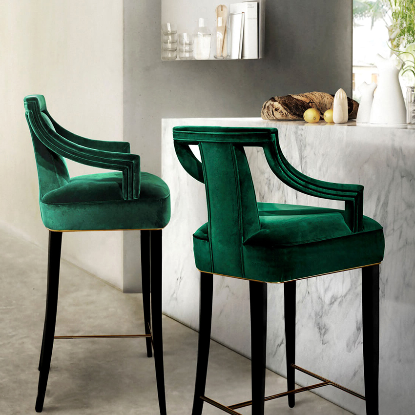 For å dekorere stolen kan du bruke stofftrekk eller lage et vakkert trekk For å dekorere stolen kan du bruke stofftrekk eller lage et vakkert trekk