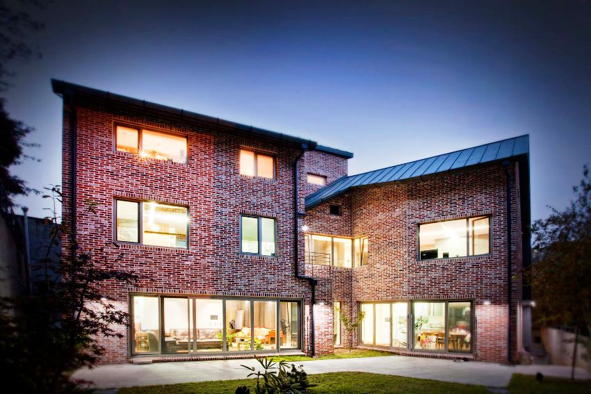 يوفر أسلوب الدور العلوي حرية المساحة ، والتي يجب ضمانها في المؤامرة الشخصية. يوفر أسلوب الدور العلوي حرية المساحة ، والتي يجب ضمانها في المؤامرة الشخصية.