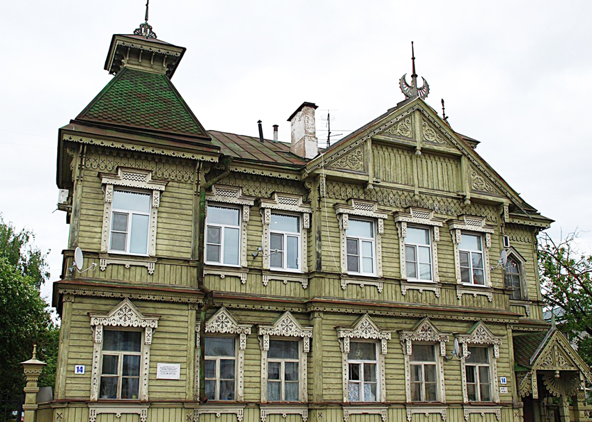 Russisk jugendstil er kendetegnet ved proportionalitet, præcision og klarhed af linjer såvel som en optimalt gennemtænkt komposition. Russisk jugendstil er kendetegnet ved proportionalitet, præcision og klarhed af linjer såvel som en optimalt gennemtænkt komposition.