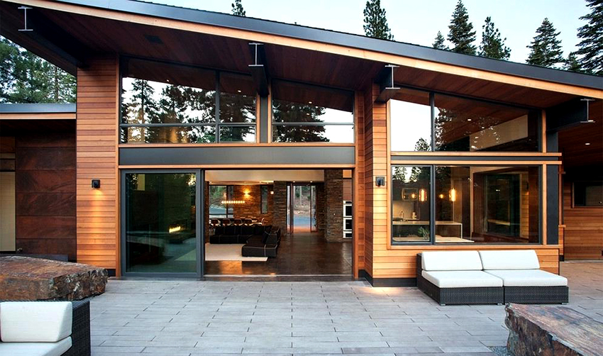 V moderných domoch z vrstveného dýhového reziva sa používa predovšetkým panoramatické zasklenie V moderných domoch z vrstveného dýhového reziva sa používa predovšetkým panoramatické zasklenie