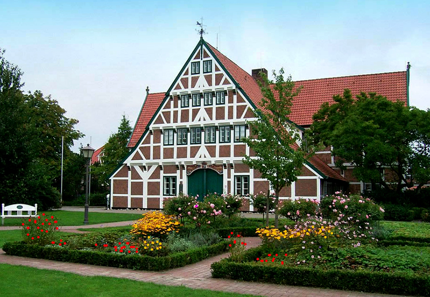 Bjelkens bjelker kan males i hvilken som helst farge - lyse eller bare i kontrast til fasaden Bjelkens bjelker kan males i hvilken som helst farge - lyse eller bare i kontrast til fasaden