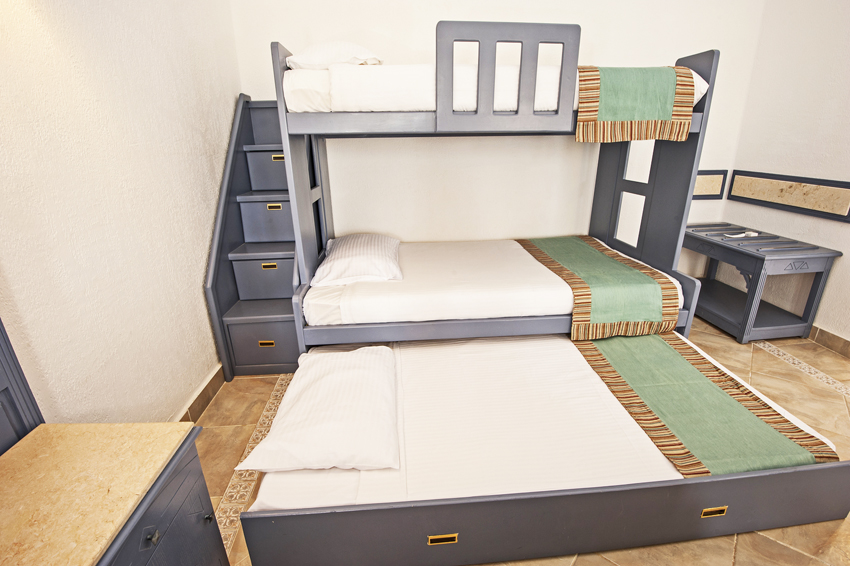 เตียงสองชั้นพร้อมที่นอนที่สามที่ดึงออกได้ช่วยประหยัดพื้นที่ได้มาก