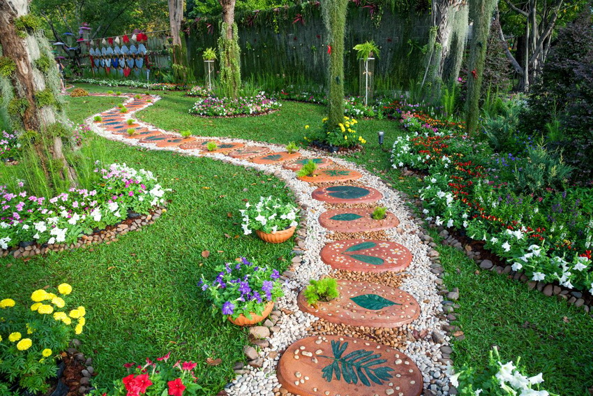 งานฝีมือสำหรับตกแต่งไซต์สามารถซื้อได้ในร้านค้าเฉพาะหรือทำด้วยตัวเอง งานฝีมือสำหรับตกแต่งไซต์สามารถซื้อได้ในร้านค้าเฉพาะหรือทำด้วยตัวเอง