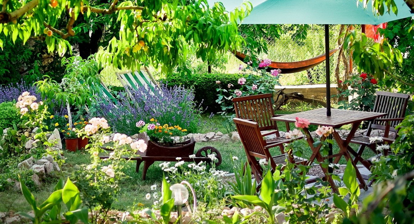 การตกแต่งและสร้างการออกแบบที่ไม่เหมือนใครสำหรับกระท่อมฤดูร้อนต้องใช้ความคิดสร้างสรรค์และความคิดสร้างสรรค์ แนวคิดสำหรับที่อยู่อาศัยในช่วงฤดูร้อน: การออกแบบภูมิทัศน์ดั้งเดิมและการตกแต่งสถานที่