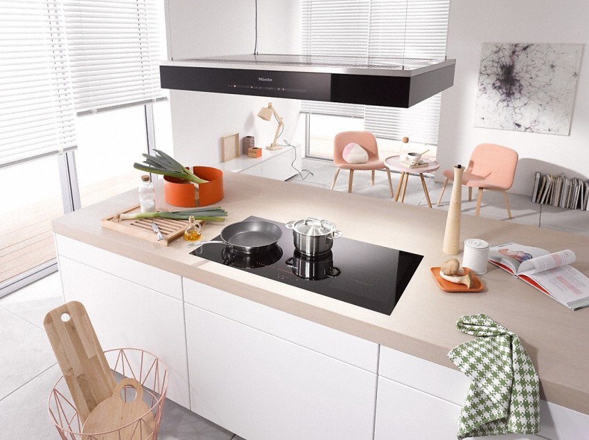 Els estris de cuina col·locats a les zones de cocció adjacents durant la cocció no s’han d’interferir. Els estris de cuina col·locats a les zones de cocció adjacents durant la cocció no s’han d’interferir.