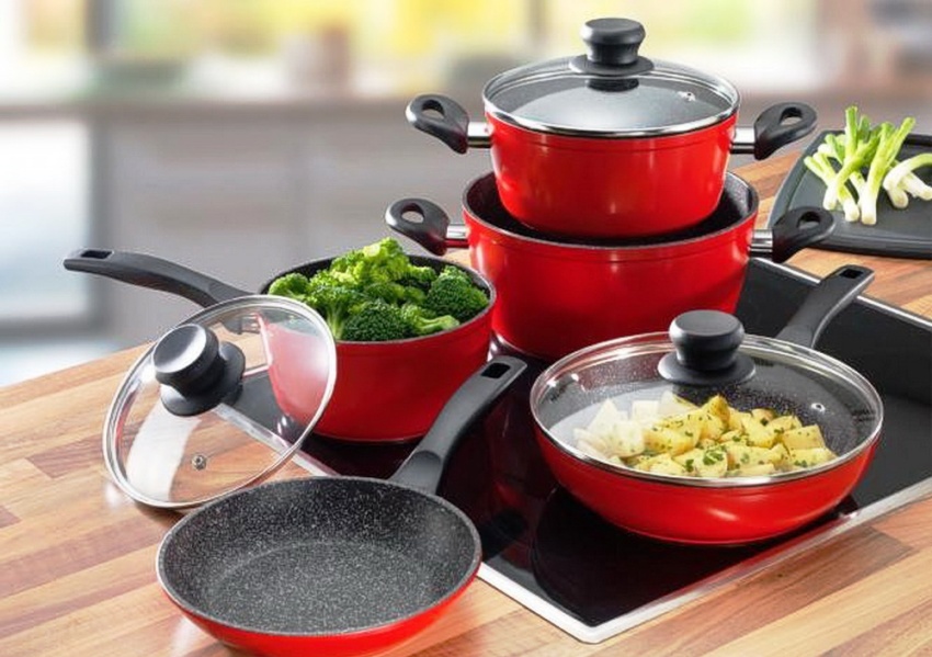 As panelas destinadas a uma placa de indução terão uma marca distintiva As panelas destinadas a uma placa de indução terão uma marca distintiva