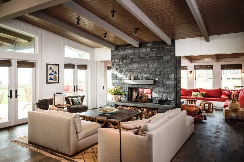 Ved at dekorere det indre af huset i rustik stil foretrækkes kun naturlige og miljøvenlige finish Ved at dekorere det indre af huset i rustik stil foretrækkes kun naturlige og miljøvenlige finish