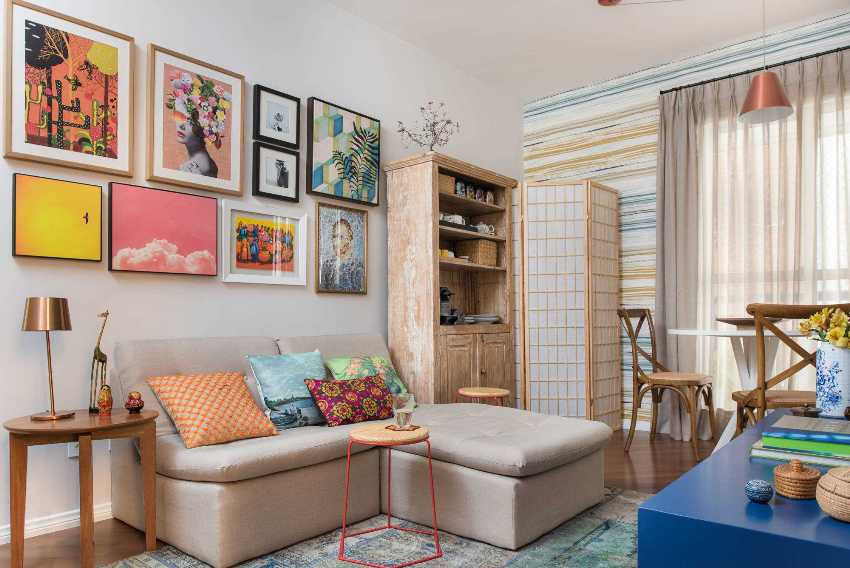 Rationel placering af møbler hjælper med at skabe separate zoner og komfortable hjørner i huset. Rationel placering af møbler hjælper med at skabe separate zoner og komfortable hjørner i huset.