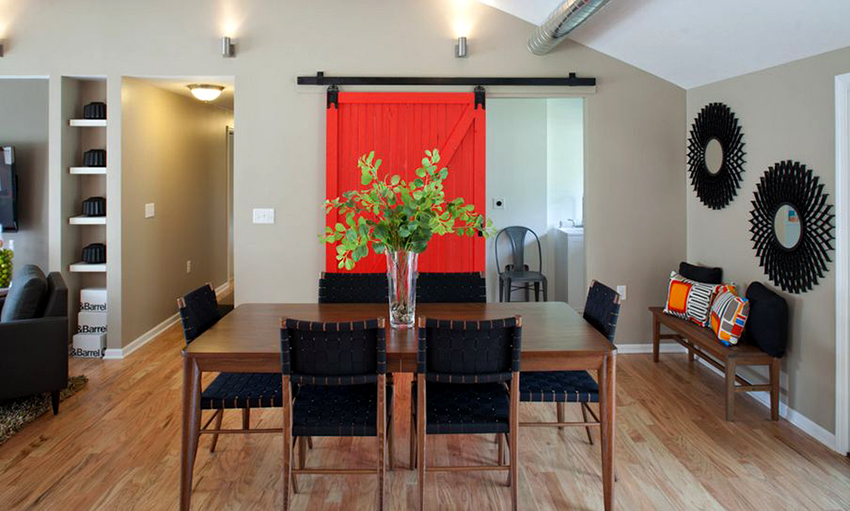 Døre er lavet af en række forskellige materialer, der har både positive og negative egenskaber. Døre er lavet af en række forskellige materialer, der har både positive og negative egenskaber.