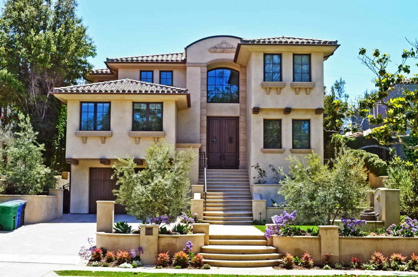 Hytter er ofte en- og to-etasjes, tre eller flere etasjer brukes sjelden på grunn av de høye kostnadene for en slik bygning Hytter er ofte en- og to-etasjes, tre eller flere etasjer brukes sjelden på grunn av de høye kostnadene for en slik bygning