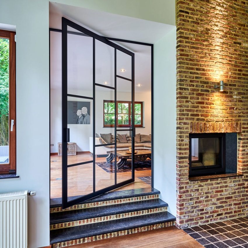 דלתות זכוכית פנים עשויות לרוב מטריפלקס או דופלקס דלתות זכוכית פנים עשויות לרוב מטריפלקס או דופלקס