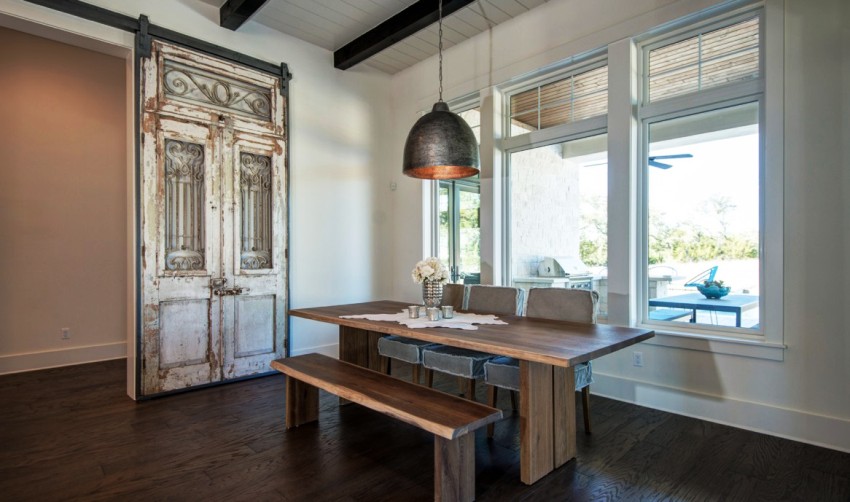 לפני הצביעה, משטח הדלת זקוק לטיפול מקדים בתרכובות מיוחדות לפני הצביעה, משטח הדלת זקוק לטיפול מקדים בתרכובות מיוחדות