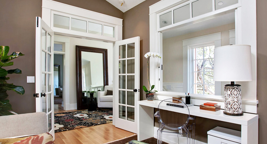 Indvendige døre med glasindsatser er et glimrende alternativ til traditionelle døre Indvendige døre med glas: en original og funktionel løsning