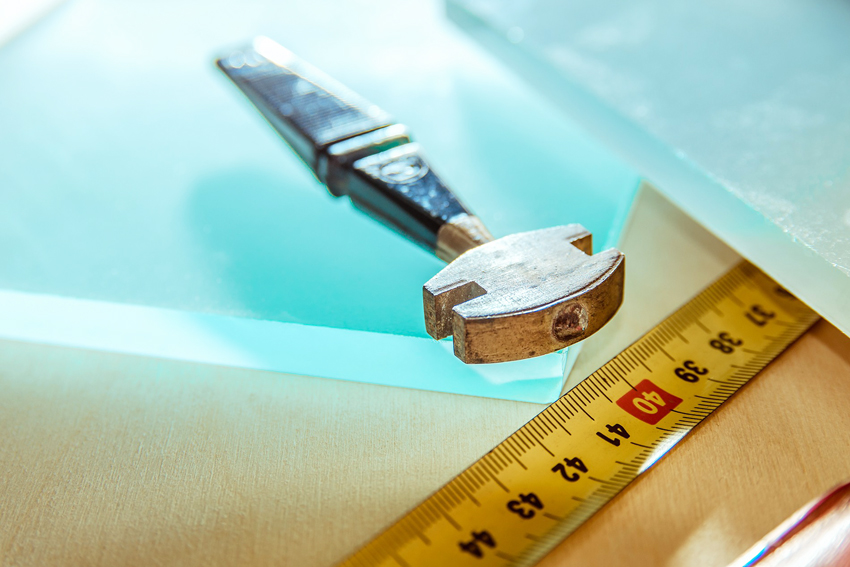 Det er vigtigt, at glasindsatsen er mindre end sektionsmålene med 1,5-2 mm på alle sider Det er vigtigt, at glasindsatsen er mindre end sektionsmålene med 1,5-2 mm på alle sider