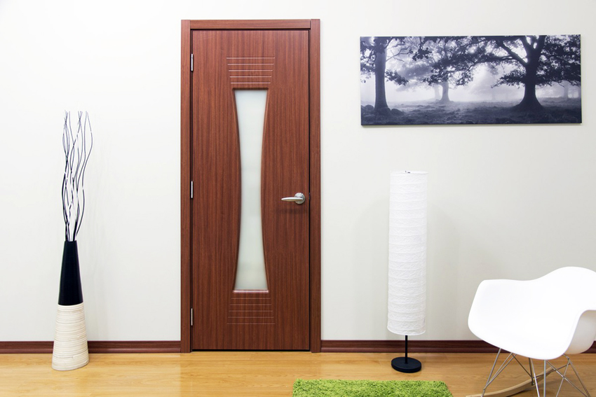 I modsætning til finerede døre er melaminbelagte strukturer mindre modtagelige for fugt I modsætning til finerede døre er melaminbelagte strukturer mindre modtagelige for fugt