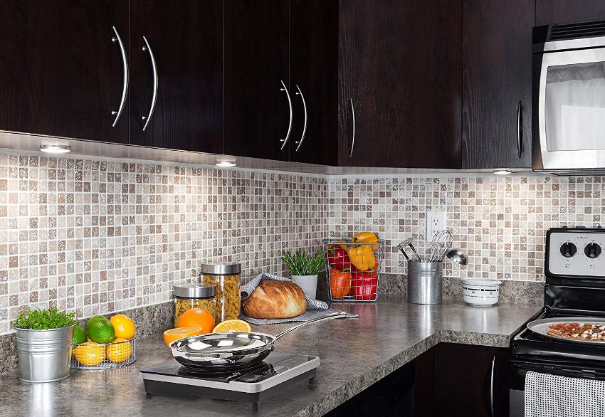 Permukaan papak boleh dibuat dari enamel atau keluli tahan karat, seramik kaca atau kaca temper Permukaan papak boleh dibuat dari enamel atau keluli tahan karat, seramik kaca atau kaca temper