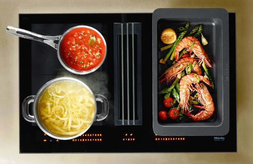 Tykkelsen på bunden af køkkengrejene til induktionskomfuret skal være mindst 3-6 mm Tykkelsen på bunden af køkkengrejene til induktionskomfuret skal være mindst 3-6 mm