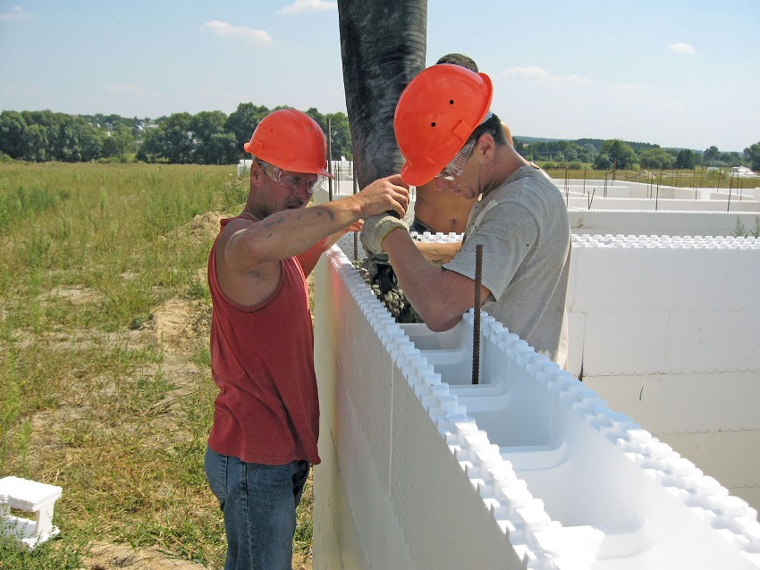 ก่อนที่จะเริ่มการหล่อแบบหล่อคุณต้องดูแลการวางการสื่อสารภายในโครงสร้างการขึ้นรูป ก่อนที่จะเริ่มการหล่อแบบหล่อคุณต้องดูแลการวางการสื่อสารภายในโครงสร้างการขึ้นรูป