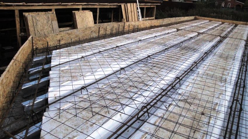 ข้อผิดพลาดในการออกแบบหรือการเคลื่อนย้ายบล็อกระหว่างการวางอาจทำให้โครงสร้างพังได้ ข้อผิดพลาดในการออกแบบหรือการเคลื่อนย้ายบล็อกระหว่างการวางอาจทำให้โครงสร้างพังได้