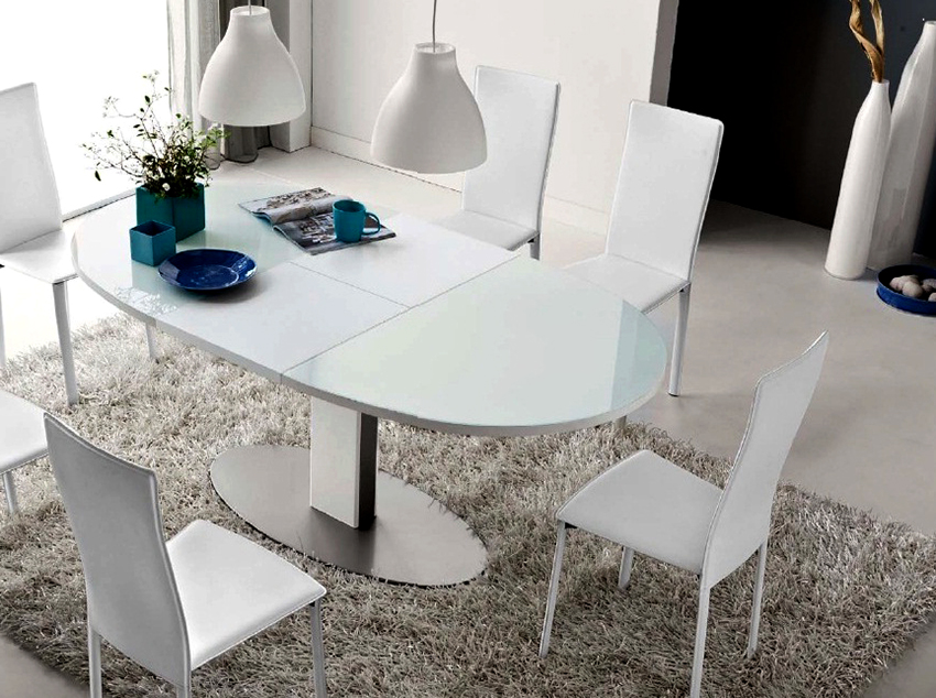 Sklenené nepriehľadné stoly sa udržiavajú najľahšie Sklenené nepriehľadné stoly sa udržiavajú najľahšie