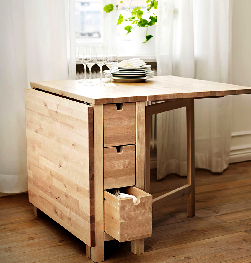 Skladací stôl je možné podľa potreby ľahko zložiť a rozložiť Skladací stôl je možné podľa potreby ľahko zložiť a rozložiť