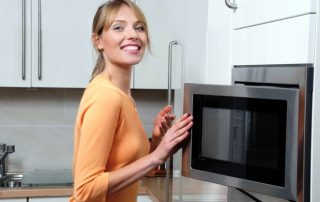 Forno de micro-ondas embutido: ao que você deve prestar atenção ao escolher um dispositivo