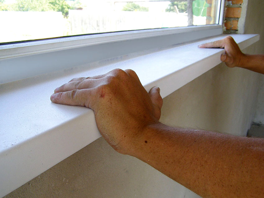 If there is not enough experience in installing window sills, then it is better to turn to professionals. If there is not enough experience in installing window sills, then it is better to turn to professionals.