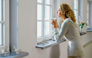 Fensterbänke aus Kunststein: eine exquisite und stilvolle Ergänzung des Fensters