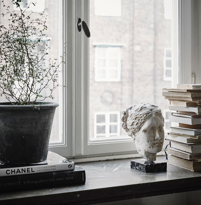 Quartz agglomerate window sills have high hardness and resistance to mechanical damage Quartz agglomerate window sills have high hardness and resistance to mechanical damage