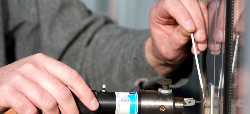 La défaillance du matériel est un problème courant des portes d'entrée métalliques La défaillance du matériel est un problème courant des portes d'entrée métalliques