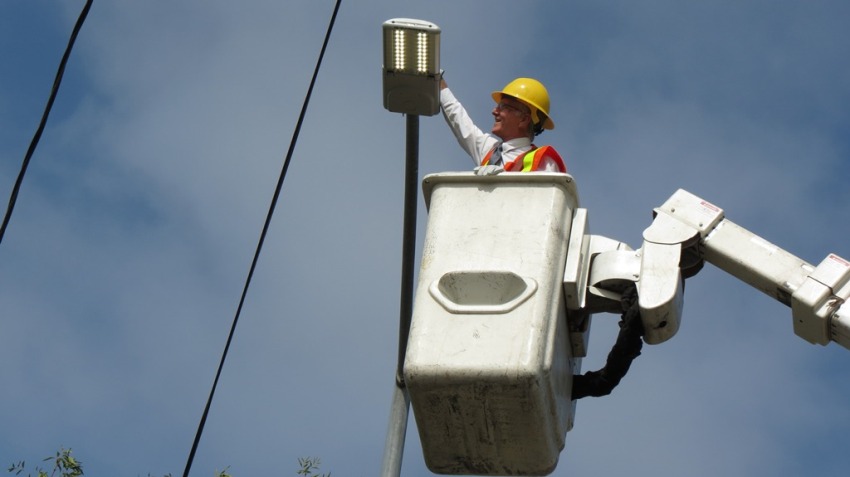 De mest populære er gatelyktene på runde galvaniserte stålstolper. De mest populære er gatelyktene på runde galvaniserte stålstolper.