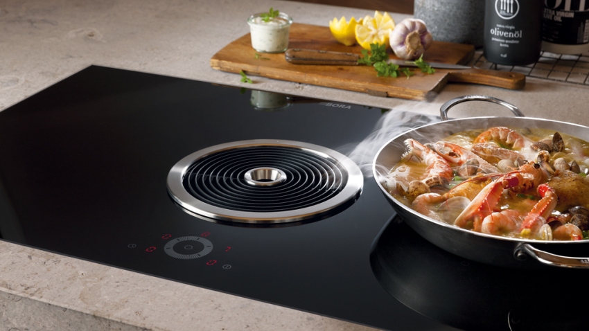 A placa é diferente da placa tradicional, tem um tamanho mais compacto, o que permite a sua instalação em qualquer parte da cozinha A placa é diferente da placa tradicional, tem um tamanho mais compacto, o que permite a sua instalação em qualquer parte da cozinha