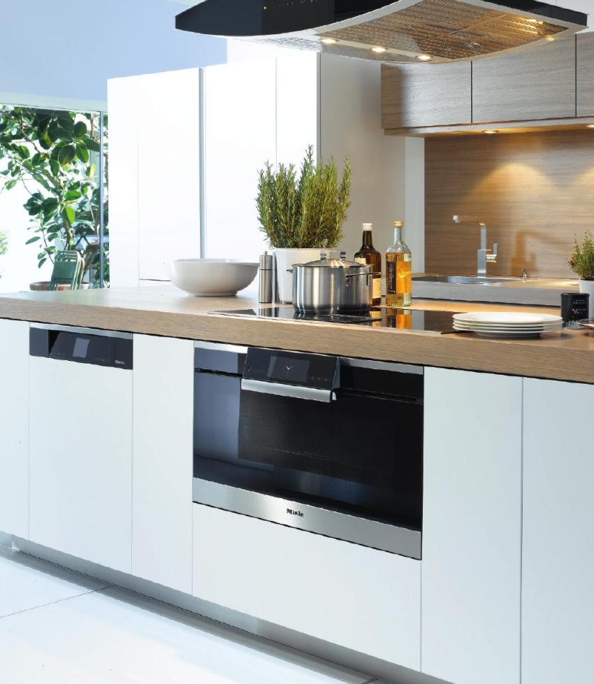 Um fogão elétrico dependente é um aparelho conectado a um forno Um fogão elétrico dependente é um aparelho conectado a um forno