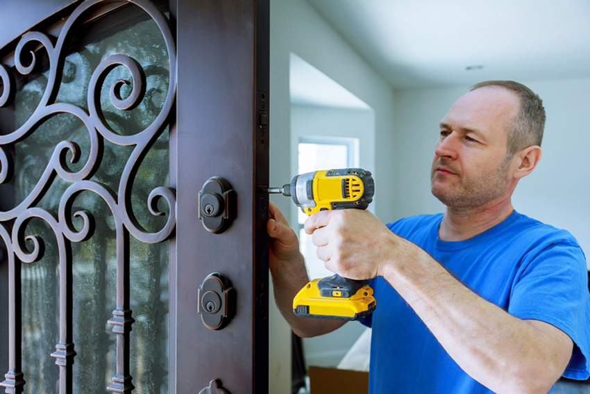 המחיר הממוצע להתקנת דלת מתכת בבית עץ הוא 4,000 רובל המחיר הממוצע להתקנת דלת מתכת בבית עץ הוא 4,000 רובל