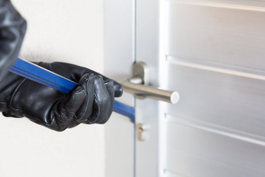 בקניית דלת כניסה, כדאי לשים לב למחיר המבנה, שכן קל לפרוץ את הזול ביותר בקניית דלת כניסה, כדאי לשים לב למחיר המבנה, שכן קל לפרוץ את הזול ביותר