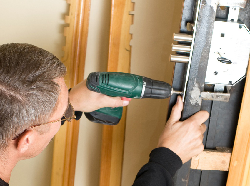 Instalacja rdzenia urządzenia dźwigniowego jest trudniejsza technicznie niż instalacja wkładki bębenkowej Instalacja rdzenia urządzenia dźwigniowego jest trudniejsza technicznie niż instalacja wkładki bębenkowej.