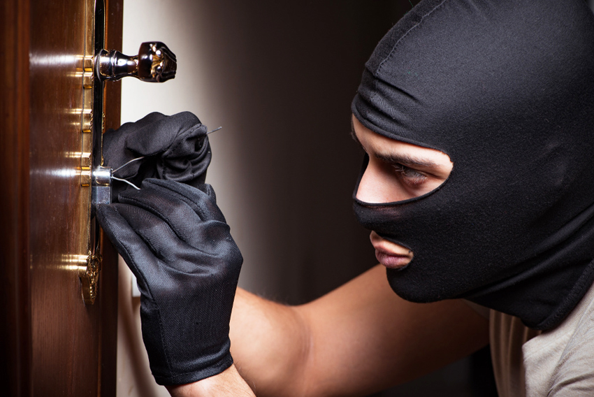 Po zerwaniu lepiej niezwłocznie założyć nowy zamek. Po zerwaniu lepiej niezwłocznie założyć nowy zamek.